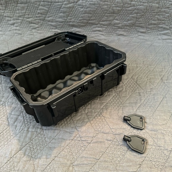 Seahorse SE57 Micro Hard Protective Case in black with rubber boot interior - Picture 14 of 15